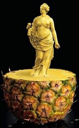 Статуя из ананаса